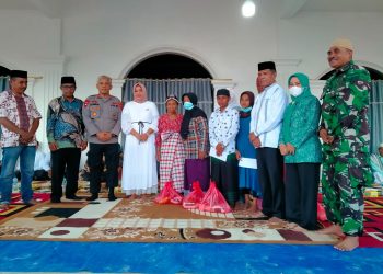 Kunker di Desa Oki Lama, Bupati Bursel Disambut Antusias Warga