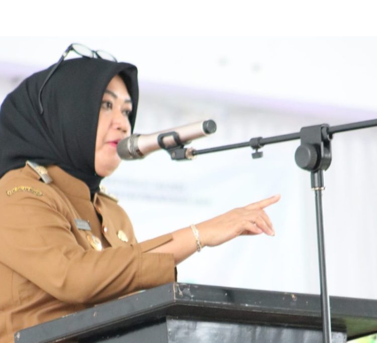 Tak Serius Bangun Desa, Bupati Bursel Janji Akan Pecat Pejabat Kades