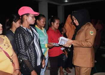 Bupati Bursel Berbagi Dan Buka Puasa Bersama Dengan Petugas Kebersihan