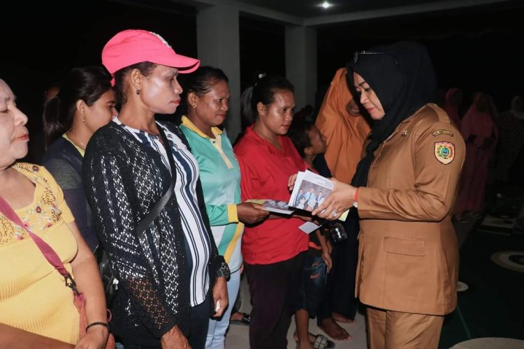 Bupati Bursel Berbagi Dan Buka Puasa Bersama Dengan Petugas Kebersihan