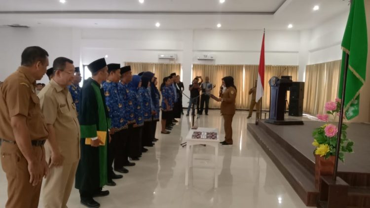 Bupati Bursel lantik Pejabat Administrator Dan Pengawas