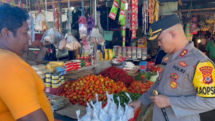Kapolres Pulau Buru Blusukan ke Pasar Inpres Namlea