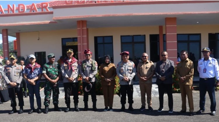 Bupati Bursel Sambut Kedatangan Kapolda Maluku