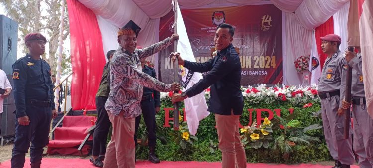 KPU Buru Terima Bendera Kirab Pemilu 2024