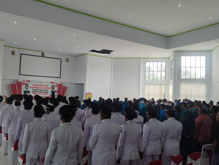 Bupati BurseL Lantik 45 Penjabat Kades