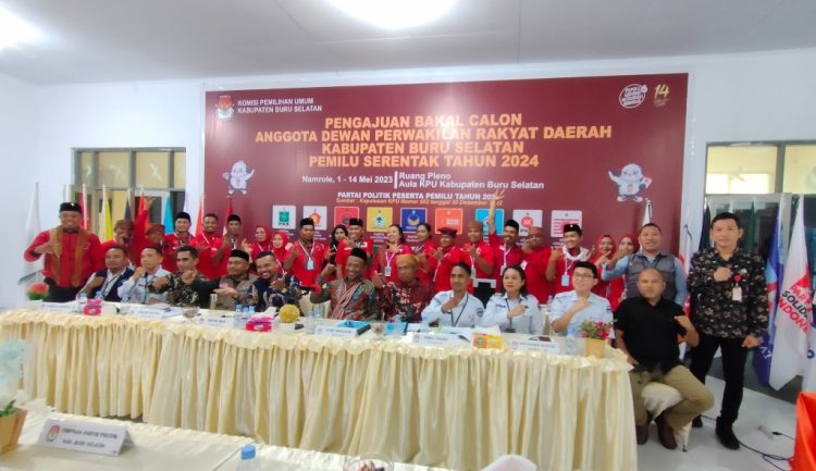 Target 5 Kursi DPRD, PDIP Bursel Daftarkan Caleg ke KPU