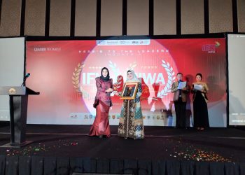 Bupati Bursel Raih Indonesia Inspirational Women Award Tahun 2023