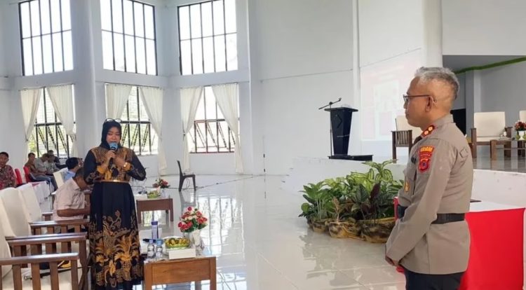 Kapolres Bursel Sosialisasi Pencegahan Tindak Pidana Korupsi Bagi Aparatur Desa Se-Kabupaten Bursel