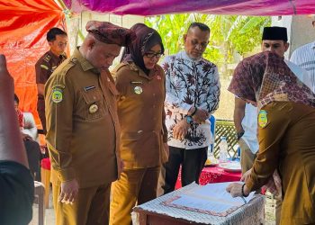 Bupati Bursel Dan Penjabat Bupati Buru Tetapkan Pilar Batas Daerah di Desa Waehotong
