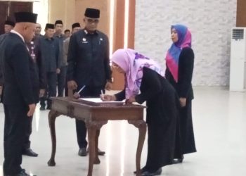 Bupati Buru Djalaludin Salampessy melantik Dua pejabat Publik, Ini Pesannya