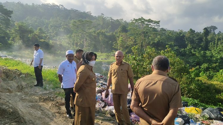 Bupati Bursel Tinjau TPA Di Kecamatan Namrole