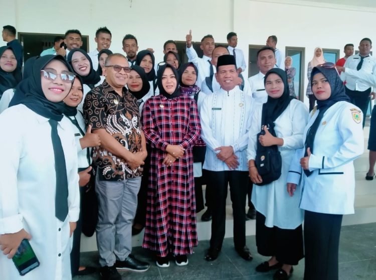 Bupati Safitri Harap PPPK Guru Di Bursel Laksanakan Fungsi Dan Perannya Secara Profesional
