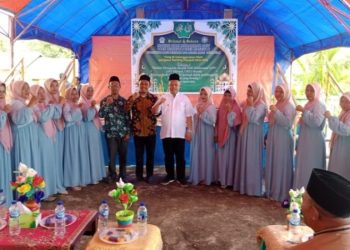 Bupati Salampessy Lakukan Peletakan Batu Pertama TPQ Nurul Iman Dan Hadiri Maulid