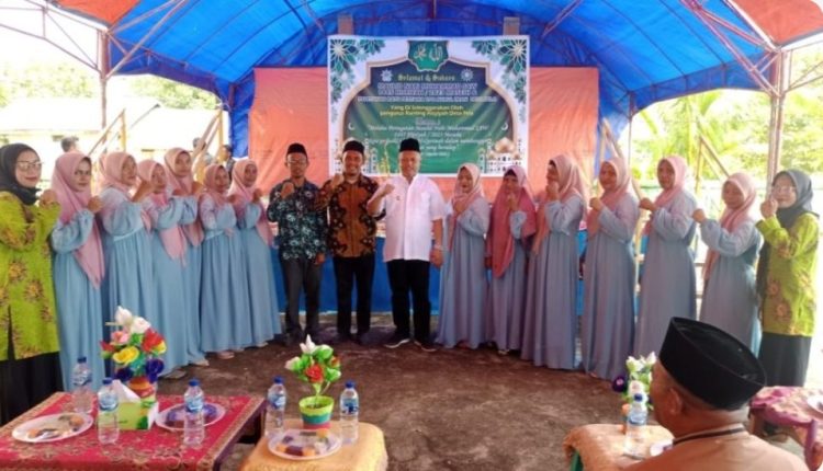 Bupati Salampessy Lakukan Peletakan Batu Pertama TPQ Nurul Iman Dan Hadiri Maulid