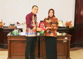 Bupati Bursel Dan Walikota Surabaya Mou Bidang Perdagangan Dan Investasi