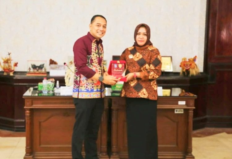 Bupati Bursel Dan Walikota Surabaya Mou Bidang Perdagangan Dan Investasi