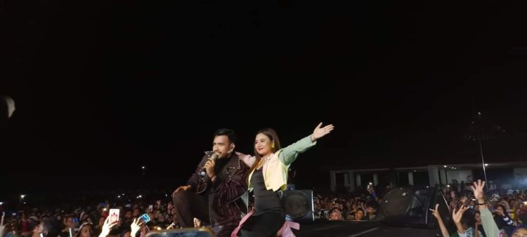 Fildan Dan Aulia DA4 Hibur Warga Bursel