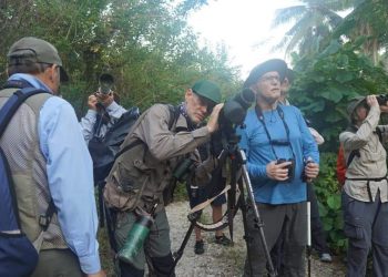 Explore Kaki Gunung Kepala Madan Oleh Turis Manca Negara
