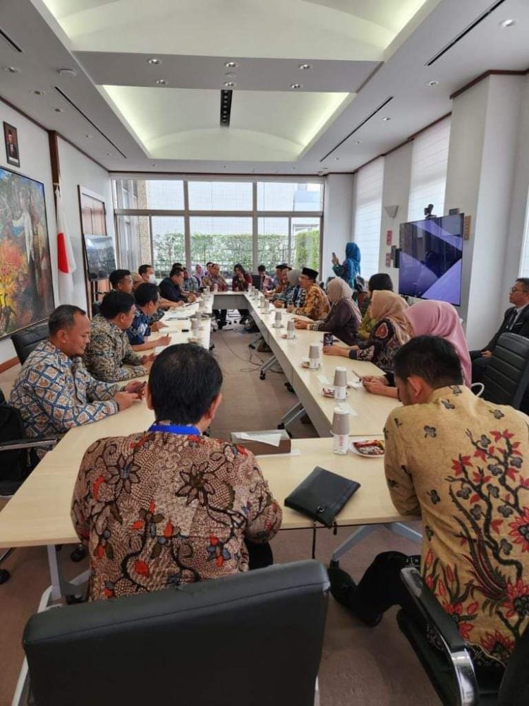 Bupati Bursel Dan 13 Kepala Daerah Lainnya Bangun Kerja Sama International