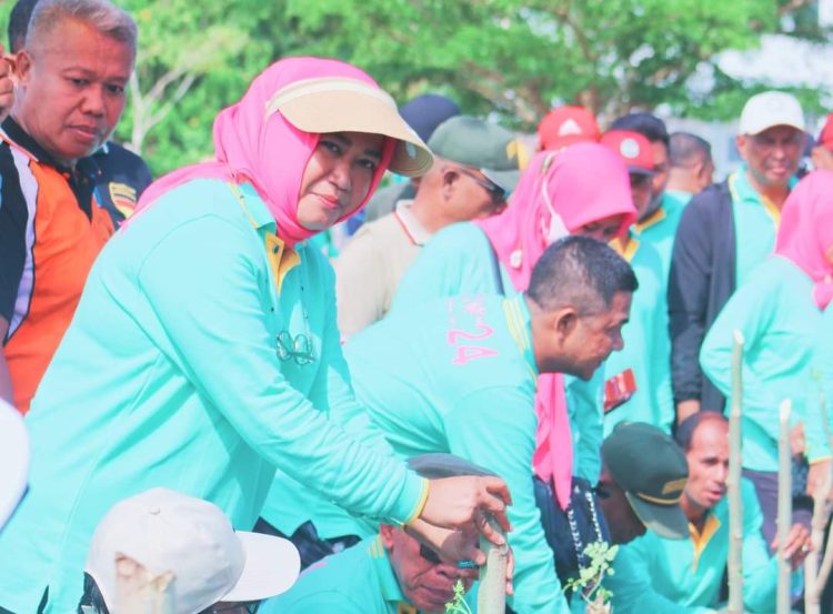 Bupati Bursel Sampaikan Harapan Di Momen HUT DWP Ke – 24