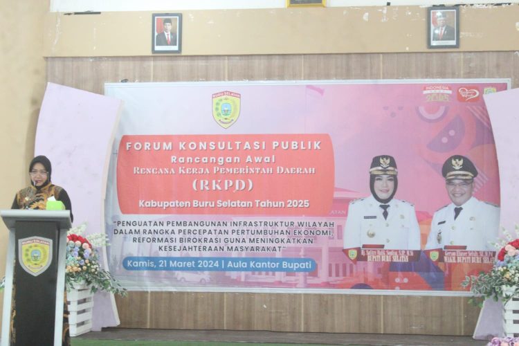 Bupati Safitri Buka Forum Konsultasi Publik Rancangan Awal RKPD Bursel T.A 2025