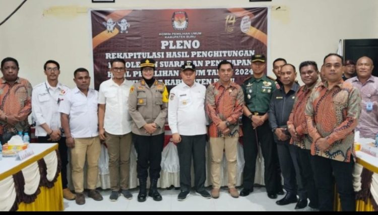 Djalaludin Salampessy, PJ. Bupati Buru Bersama Forkopimda Hadiri Rapat Pleno KPU