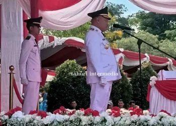 Pj Bupati Buru bertindak sebagai inspektur upacara pada upacara memperingati HUT RI ke 78