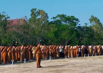 PJ. Bupati Buru Dr. Djalaludin Memimpin Apel Perdana ASN Pemkab Buru usai libur NATARU 2024