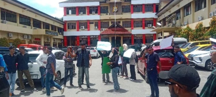 Demo Di Mapolda Maluku, Mahasiswa Di Maki Oknum Anggota Polisi