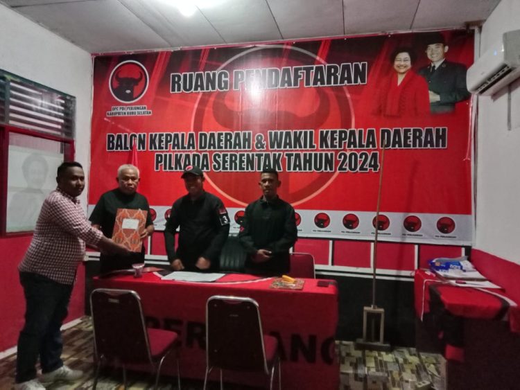 Bertarung Pilkada Bursel, Hempri Beno Lesnussa Ambil Formulir PDIP