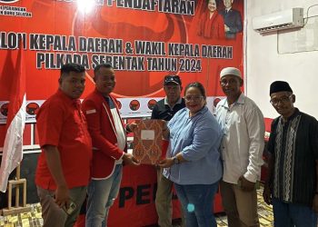 Gerson E Selsily Ambil Formulir Ke DPC PDIP