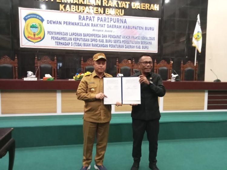 Ranperda Disetujui Jadi Perda, Penjabat Bupati Salampessy Berikan Apresiasi ke DPRD