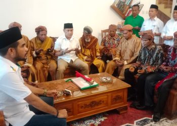 Pemangku Adat Buru Dan Rovik Afifudin Kawal Aziz Daftar di PKS, PDIP, Gerindra dan PAN