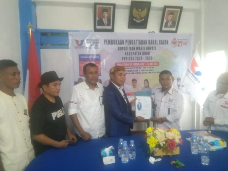 Maju Calon Wabup Buru, Robi Nurlatu Mendaftar di Partai Nasdem Dan Perindo