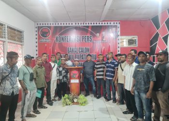 Siang Bertarung, Pemangku Adat Kawal Balon Wabup Beno Lesnussa Daftar Di PDIP Bursel