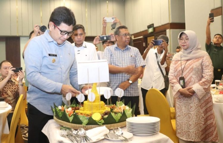 Penjabat Gubernur Maluku Hadiri Syukuran Peringati Hari Buruh Sedunia