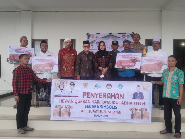 Menjelang Hari Raya Idul Adha 1445 H Bupati Safitri Serahkan Hewan Qur’ban
