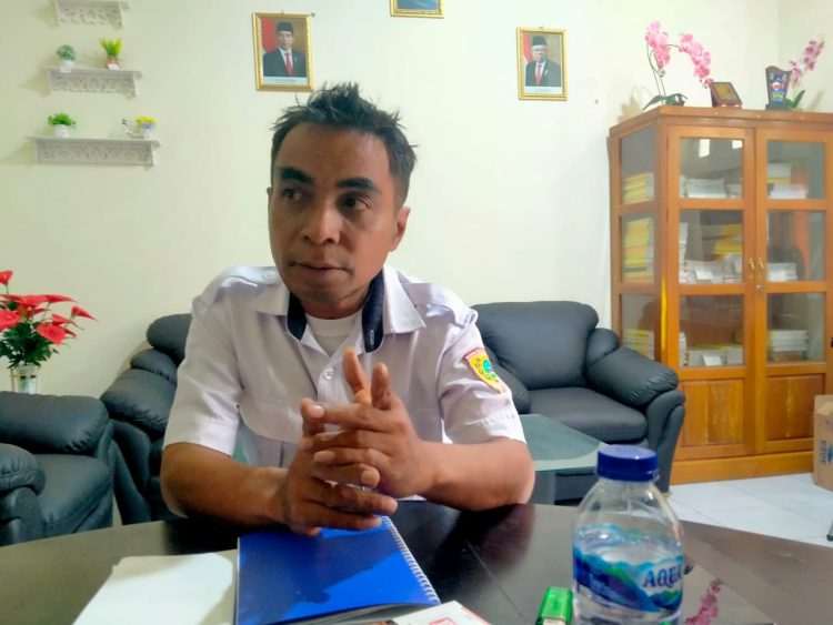 Kadis PU Bursel Dorong Perbaikan Jalan Provinsi Yang Rusak Di Bursel