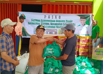 Tamang BAE Raja Aziz Hentihu Bagikan Ribuan Paket Sembako ke Korban Banjir