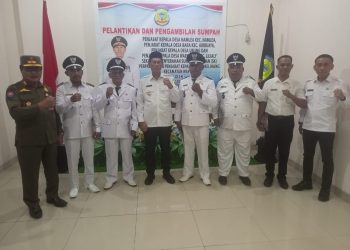 Pj. Bupati Syarif Hidayat Lantik Lima Pj. Kepala Desa  di Buru