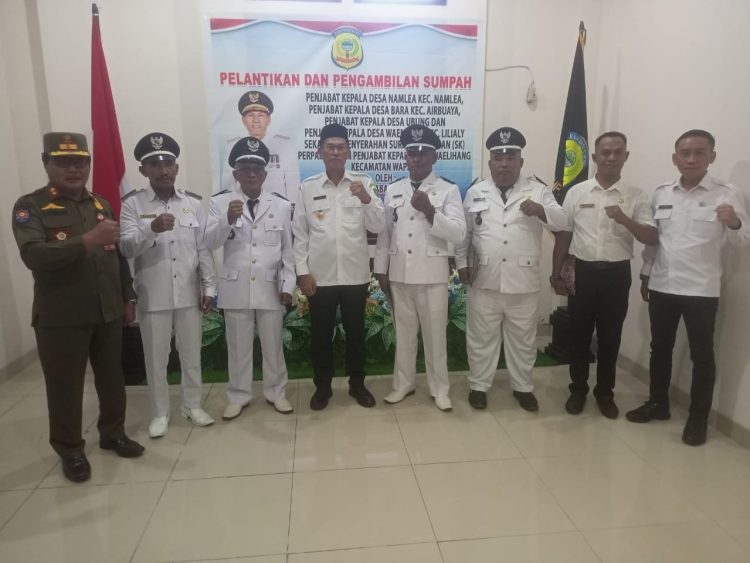 Pj. Bupati Syarif Hidayat Lantik Lima Pj. Kepala Desa di Buru