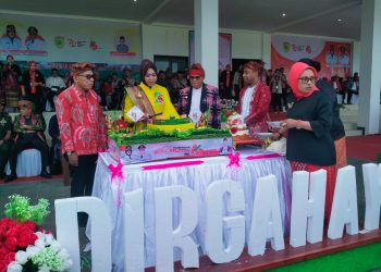 Pemerintah Kabupaten Bursel Gelar Upacara HUT Ke-16, Ini Pesan Bupati Safitri