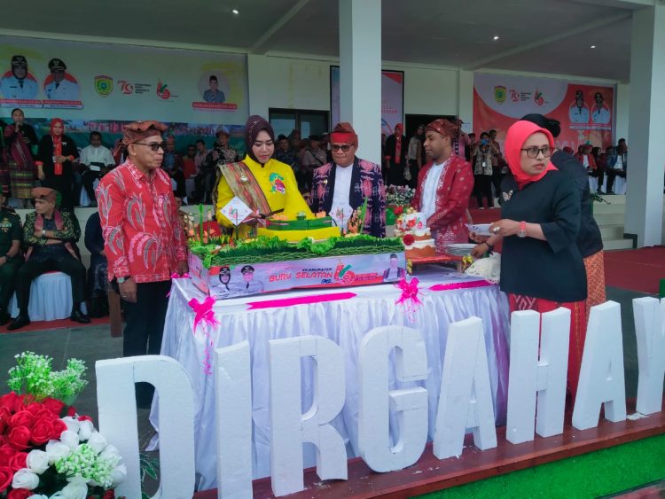 Pemerintah Kabupaten Bursel Gelar Upacara HUT Ke-16, Ini Pesan Bupati Safitri