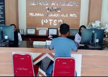 Mantan Pj Kades Waimiting Dilaporkan ke Ke Kejaksaan Negeri Buru