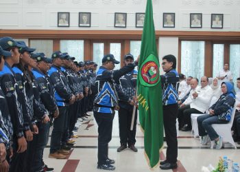 Penjabat Gubernur Maluku, Sadli Le Lepas Kontingen PON Provinsi Maluku