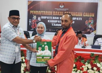 Azis – Gadis Ajak Millenial dan Kaum Perempuan Bergandengan Tangan Membangun Kabupaten Buru