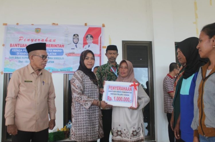 Bupati Safitri Beri Bantuan Hibah Untuk Pelaku Usaha Ultra Mikro