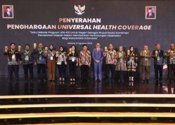 Bupati Safitri Terima Penghargaan UHC Award 2024 Dari Wapres KH Ma’ruf Amin