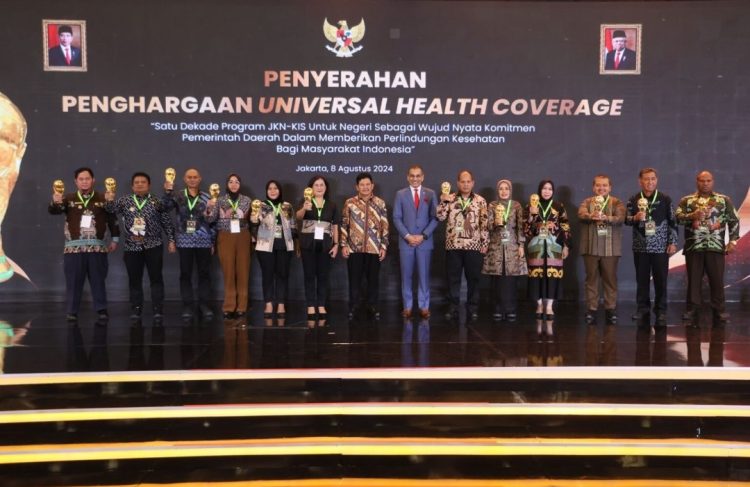 Bupati Safitri Terima Penghargaan UHC Award 2024 Dari Wapres KH Ma’ruf Amin