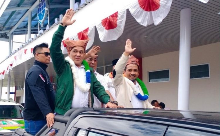 Tiba di Namlea, Paslon Ikram Umasugi Dan Sudarmo Disambut Ribuan Pendukung